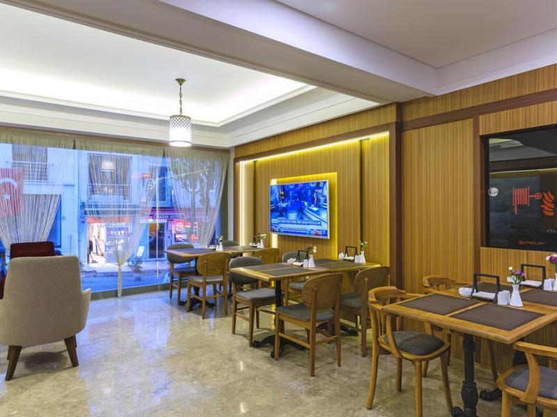 Obelisk Hotel & Suites