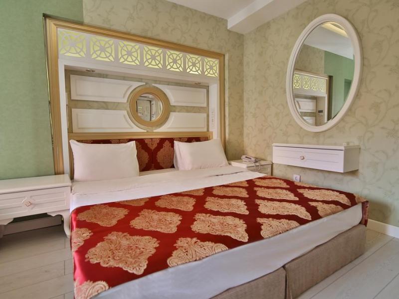 Queens Land Hotel