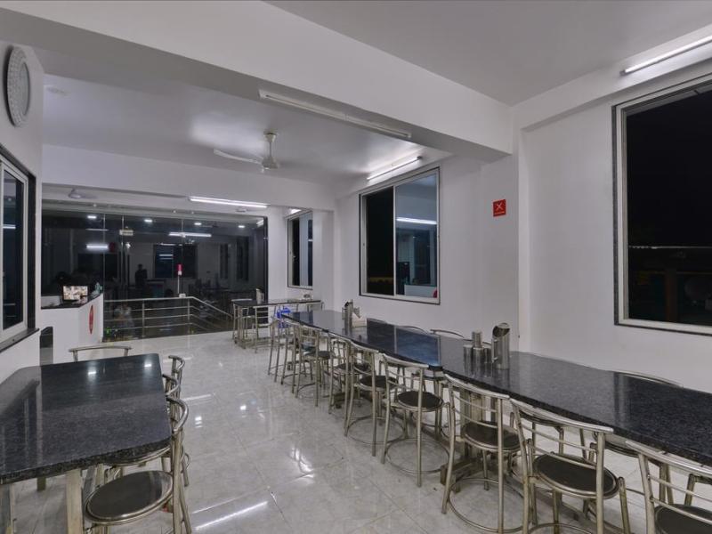 OYO 19324 Dom`s Cafe