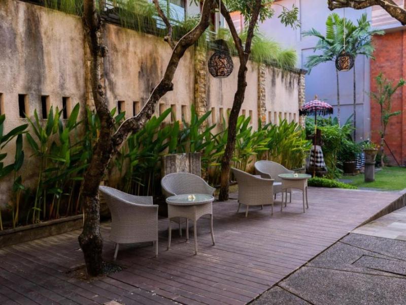 Fourteen Roses Legian