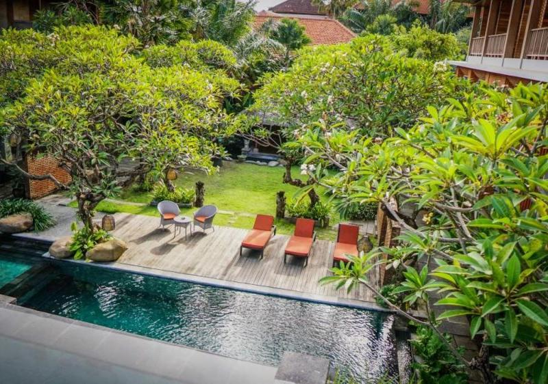 Fourteen Roses Legian