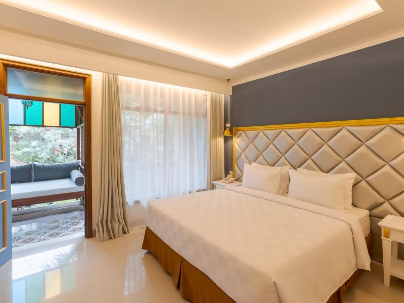 Fourteen Roses Legian