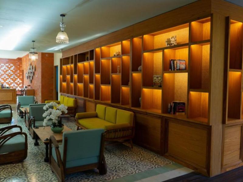 Fourteen Roses Legian