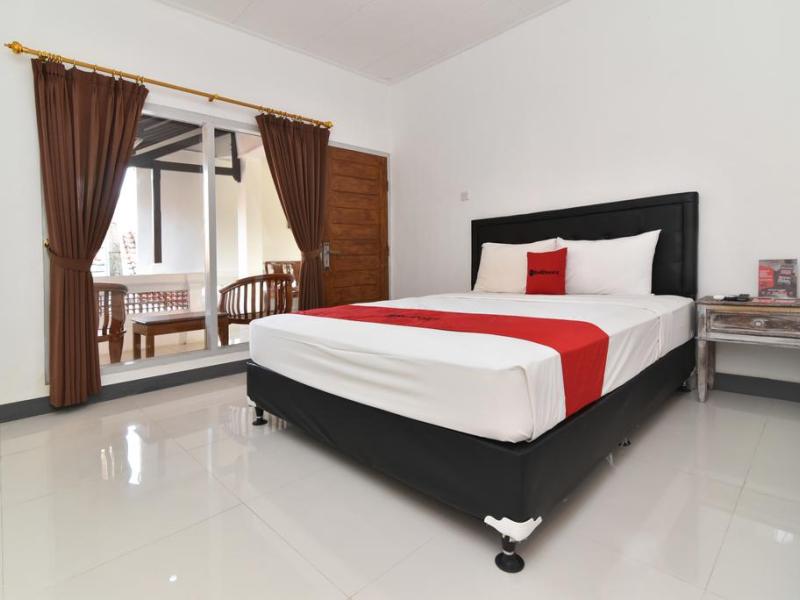 RedDoorz near Tanjung Benoa Beach