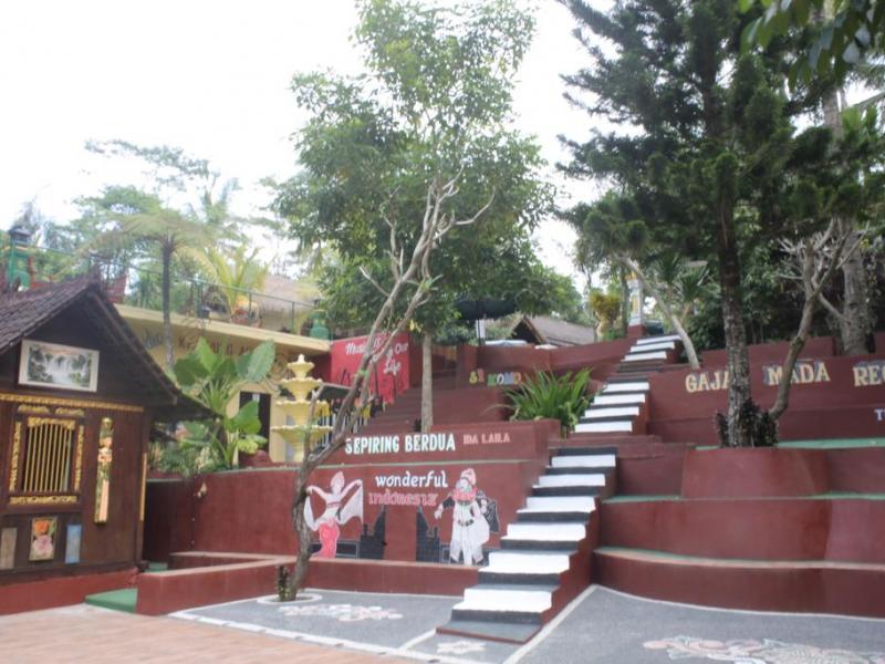 RedDoorz Plus near Tirta Empul Temple Ubud