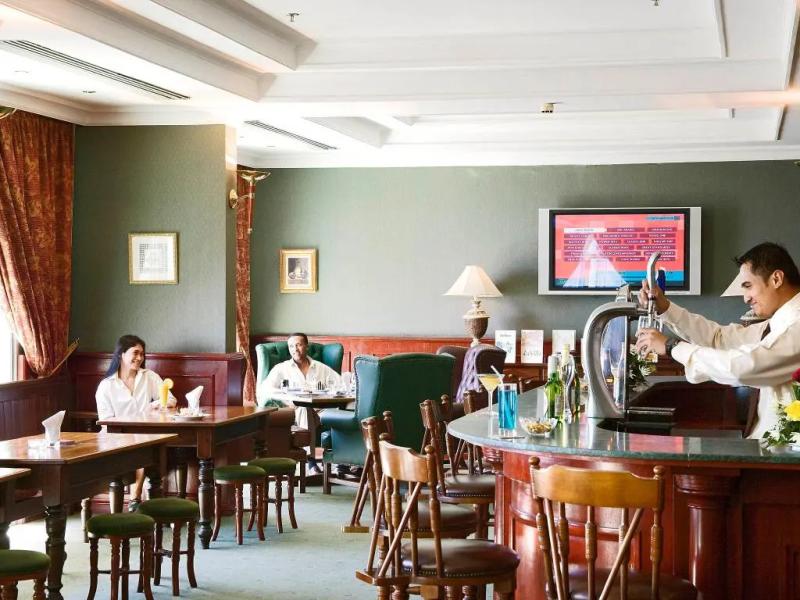 La Villa Suites Hotel