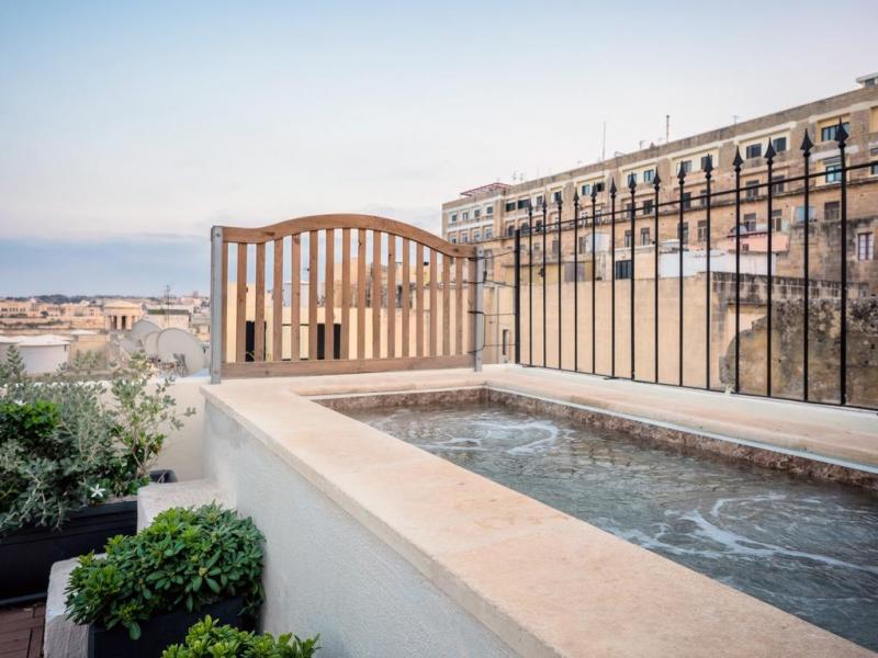 Valletta Kursara Port View