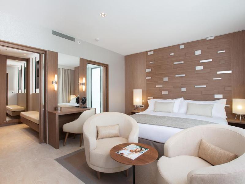 The Oasis by Don Carlos Resort