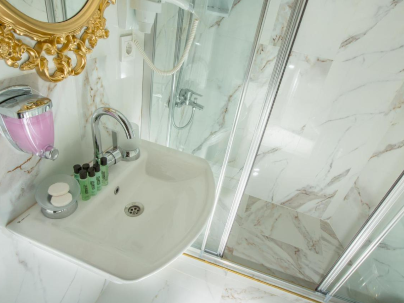 Atlantis Royal Hotel