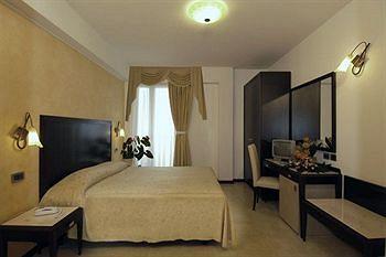 Отель Du Soleil Италия, Римини, фото 3