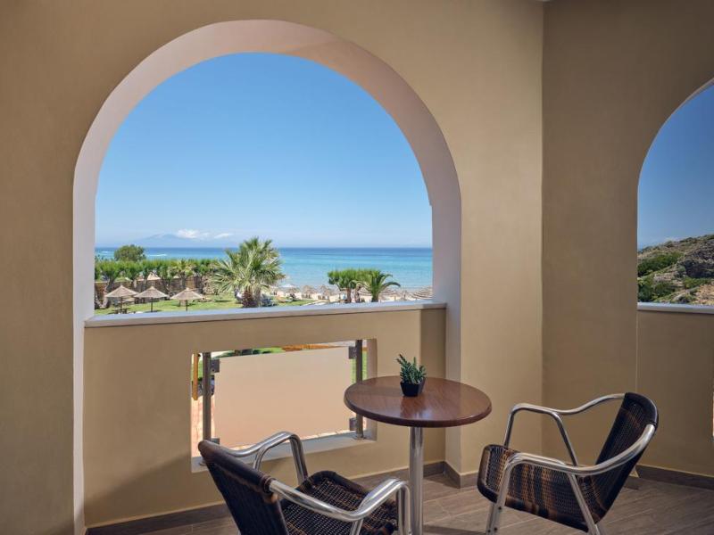 Plaka Beach Resort