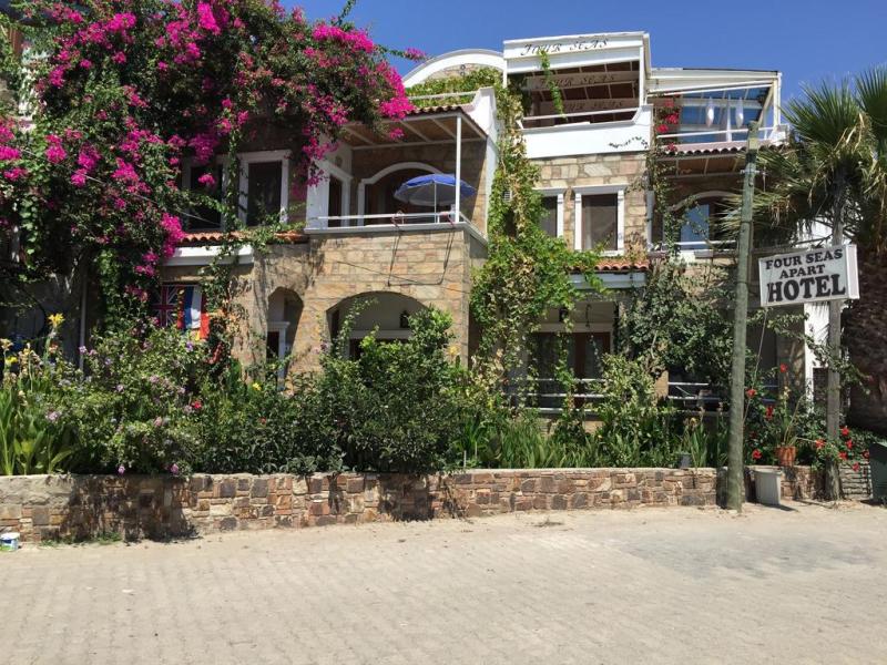 Four Seas Apart Hotel