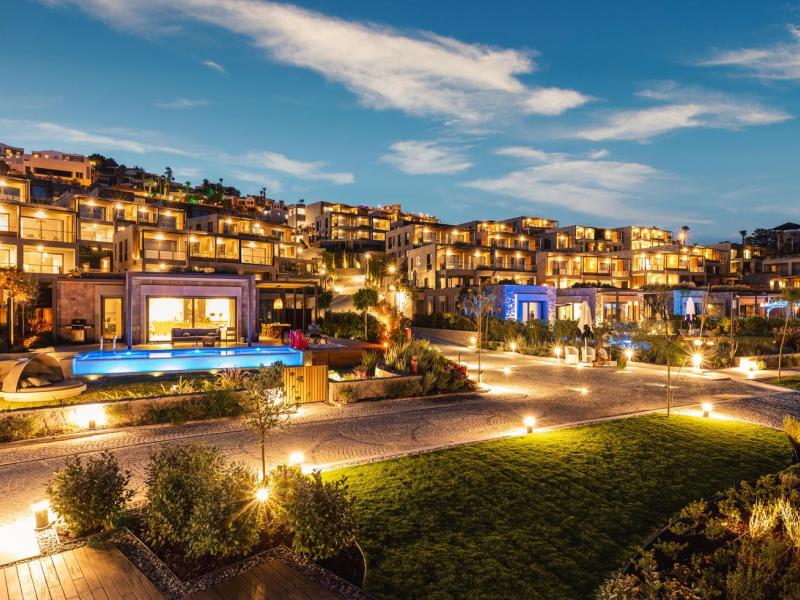 Kaya Palazzo Resort & Residences Le Chic