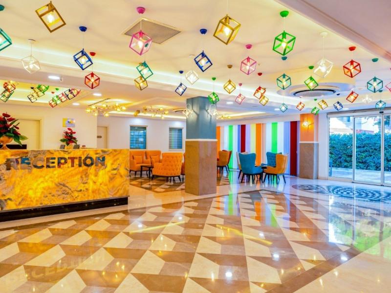 Crystal Club World of Colours