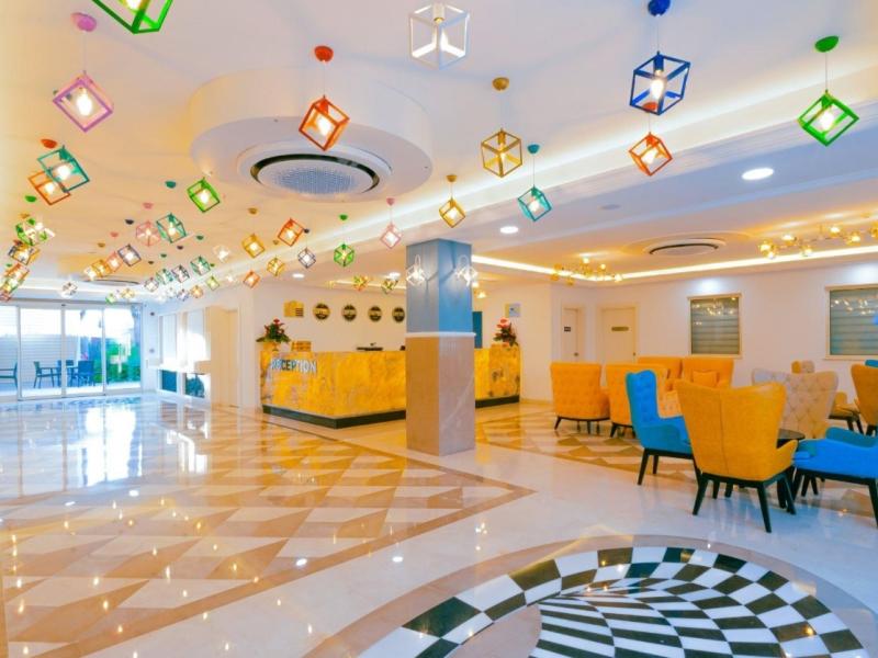 Crystal Club World of Colours