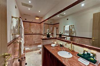 Отель Due Torri Hotel Италия, Верона, фото 37