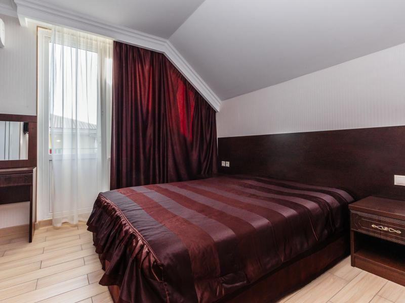 Гостиница Пальма (ул. Просвещения/Аллейная)