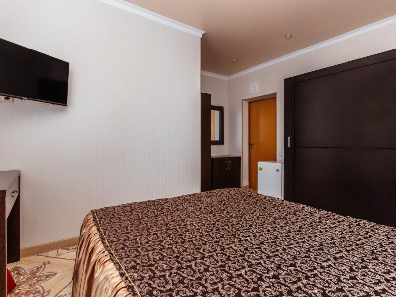 Гостиница Пальма (ул. Просвещения/Аллейная)