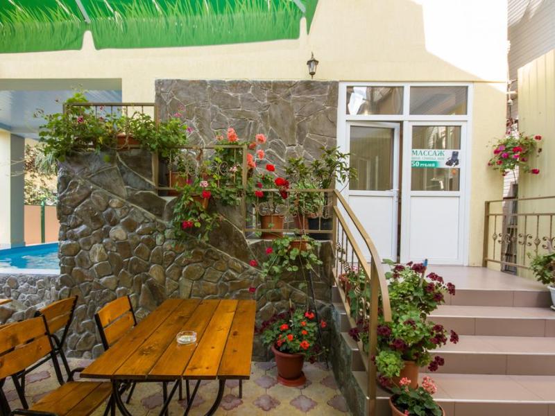 Гостиница Пальма (ул. Просвещения/Аллейная)