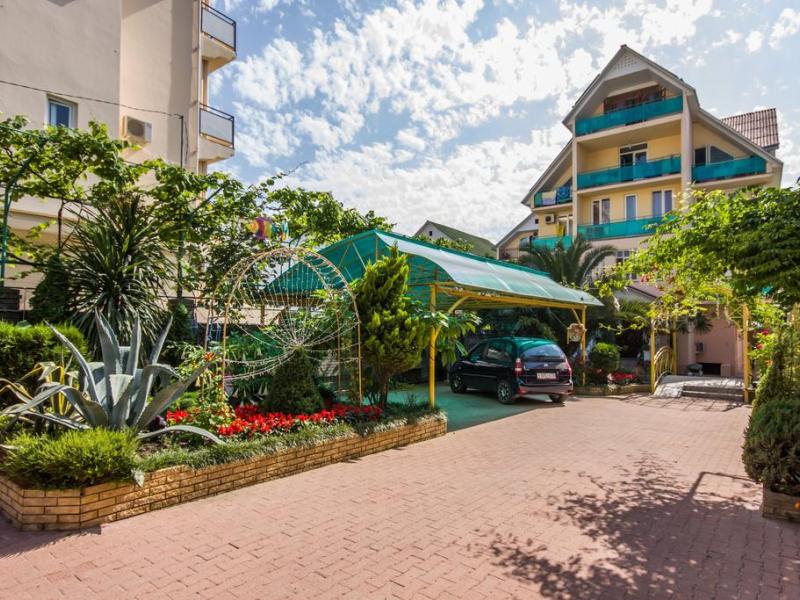 Гостиница Пальма (ул. Просвещения/Аллейная)