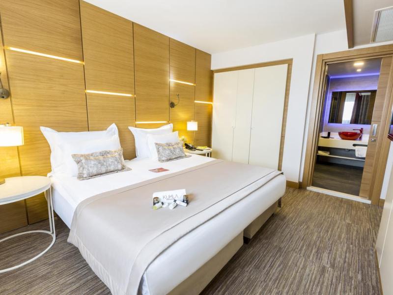 Kuhla Boutique Suite