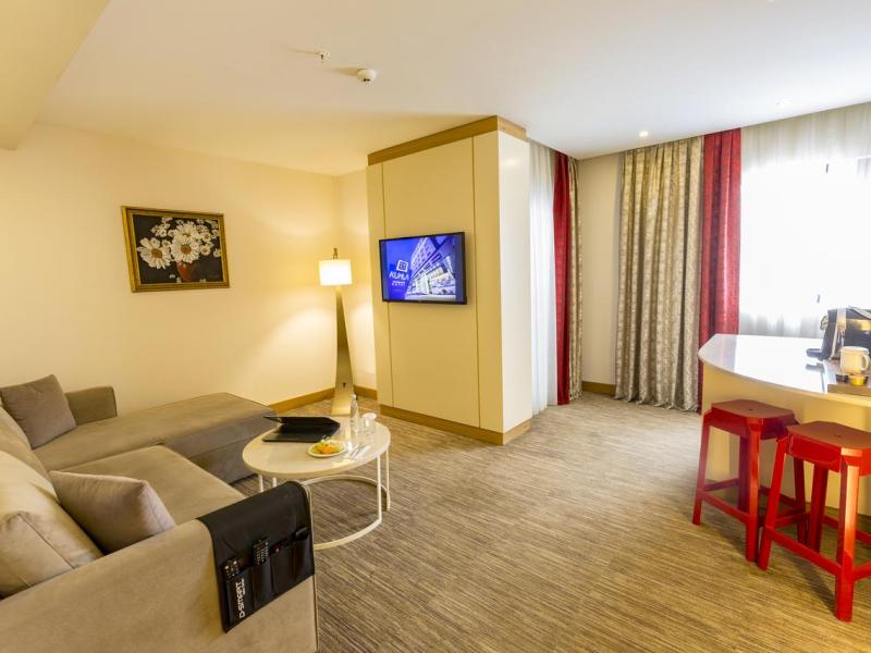 Kuhla Boutique Suite