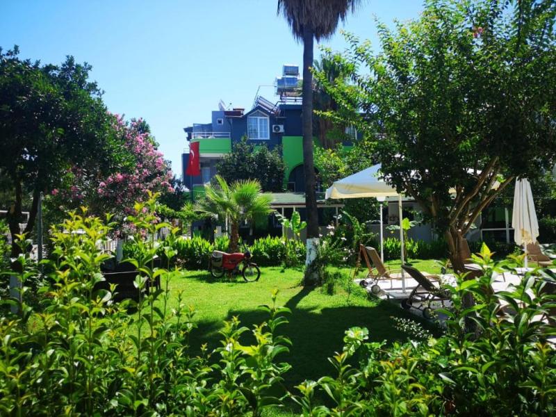 Anita Kemer Noch Hotel