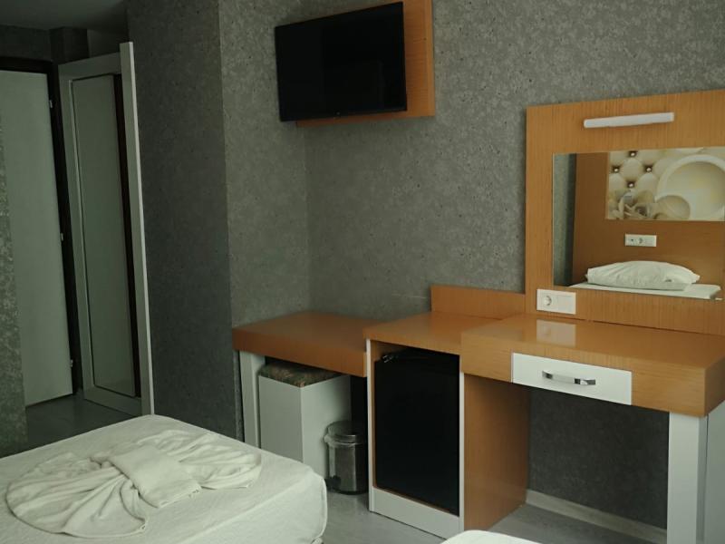 Anita Kemer Noch Hotel