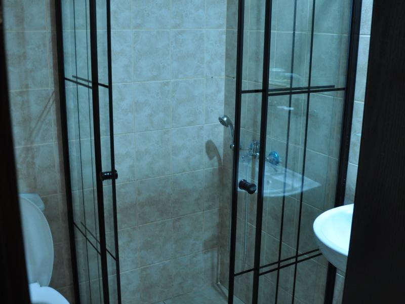 Anita Kemer Noch Hotel