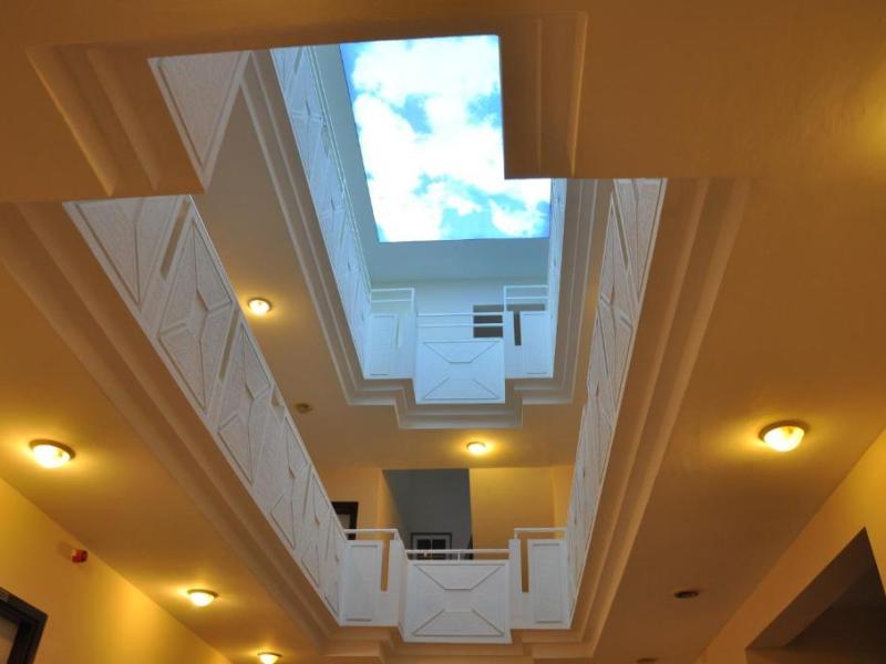 Anita Kemer Noch Hotel