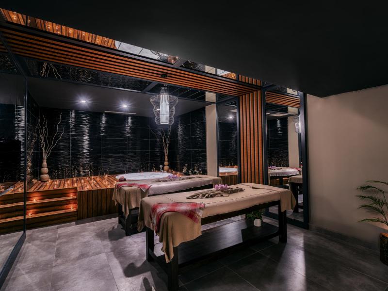 Diamond Deluxe Hotel & Spa