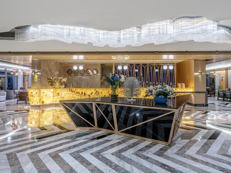 Diamond Deluxe Hotel & Spa