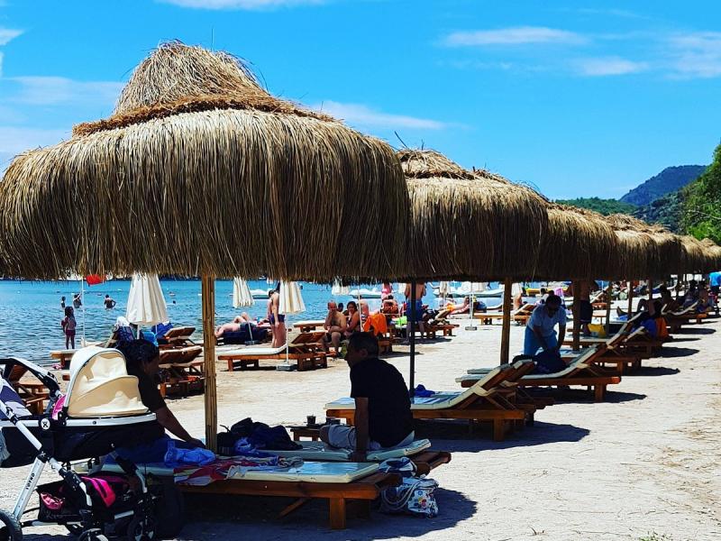 Green Pine Beach & Bungalows