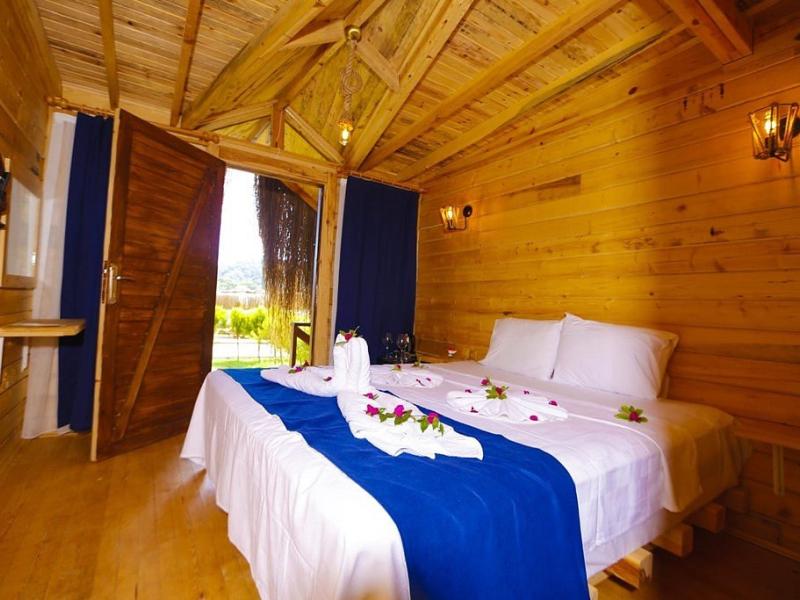 Green Pine Beach & Bungalows