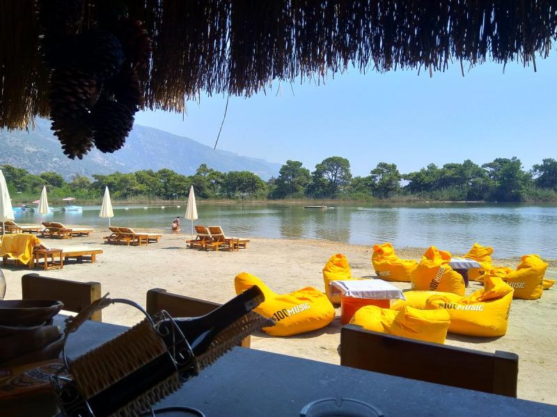 Green Pine Beach & Bungalows