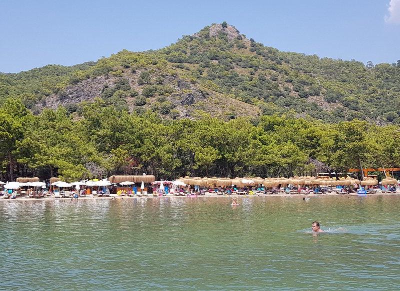 Green Pine Beach & Bungalows