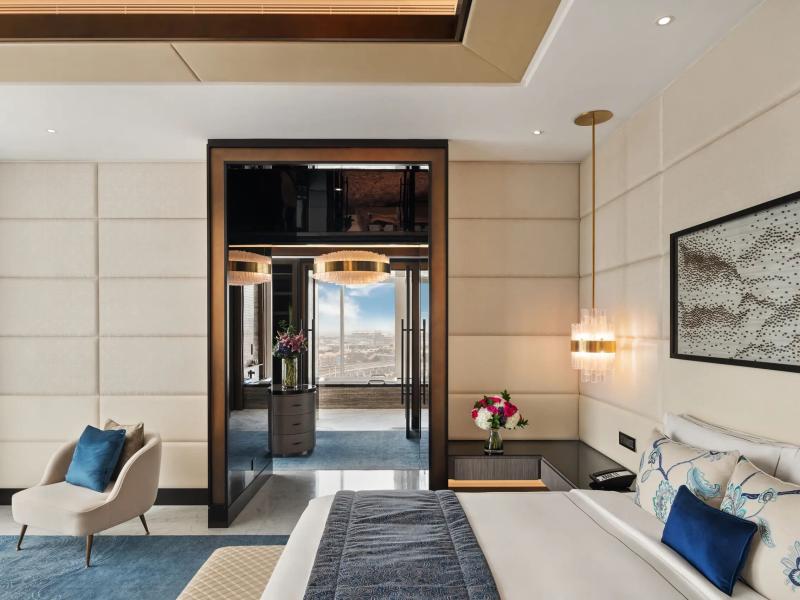 Taj Jumeirah Lakes Towers Hotel