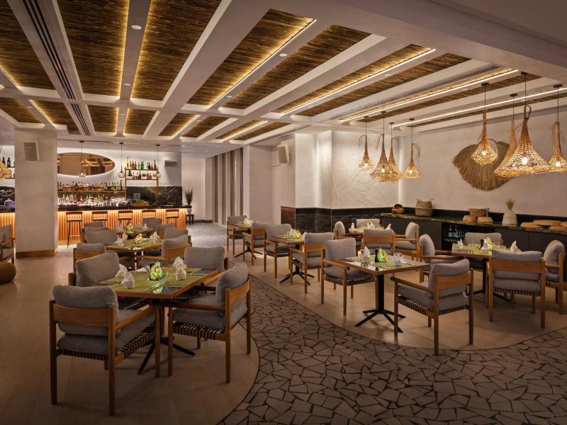 Taj Jumeirah Lakes Towers Hotel