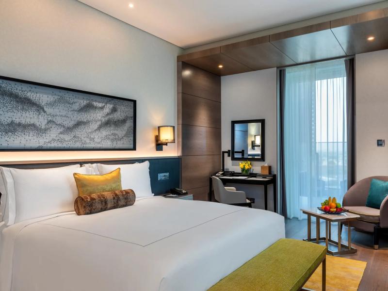 Taj Jumeirah Lakes Towers Hotel