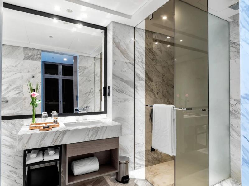 Taj Jumeirah Lakes Towers Hotel