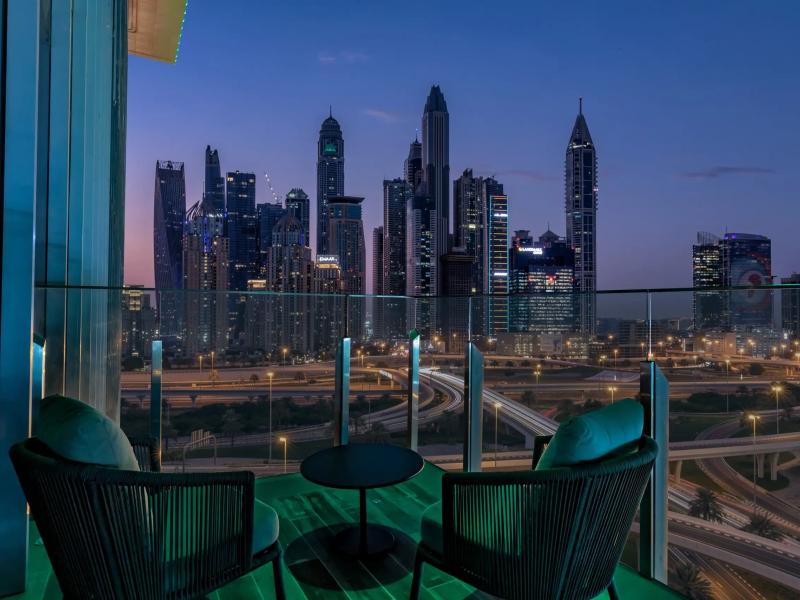 Taj Jumeirah Lakes Towers Hotel