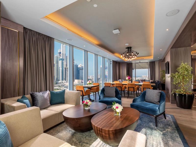 Taj Jumeirah Lakes Towers Hotel