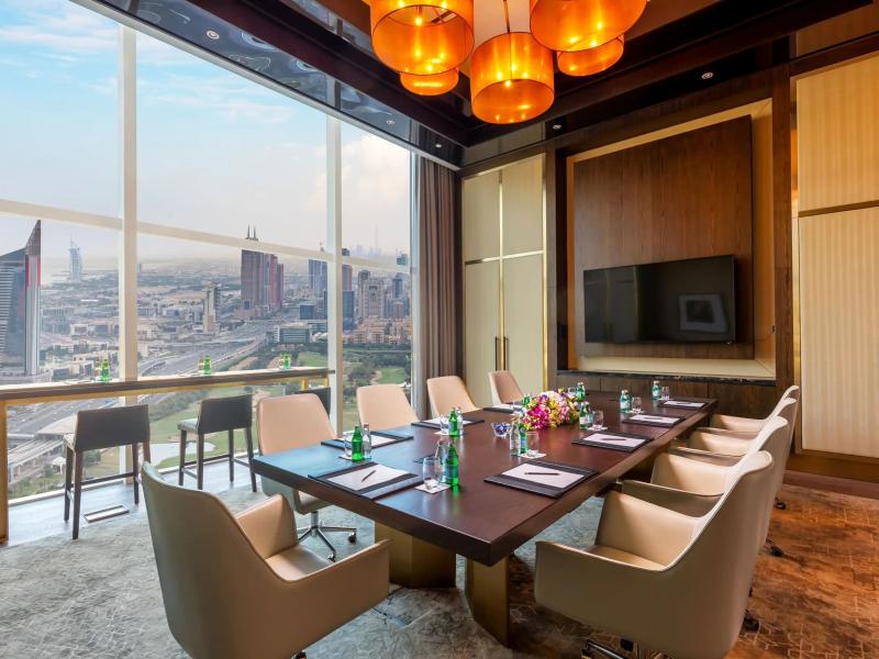 Taj Jumeirah Lakes Towers Hotel