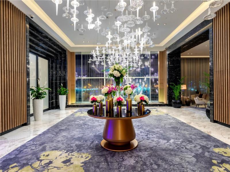 Taj Jumeirah Lakes Towers Hotel