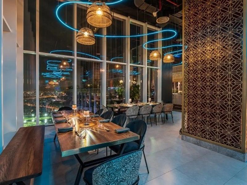 Taj Jumeirah Lakes Towers Hotel