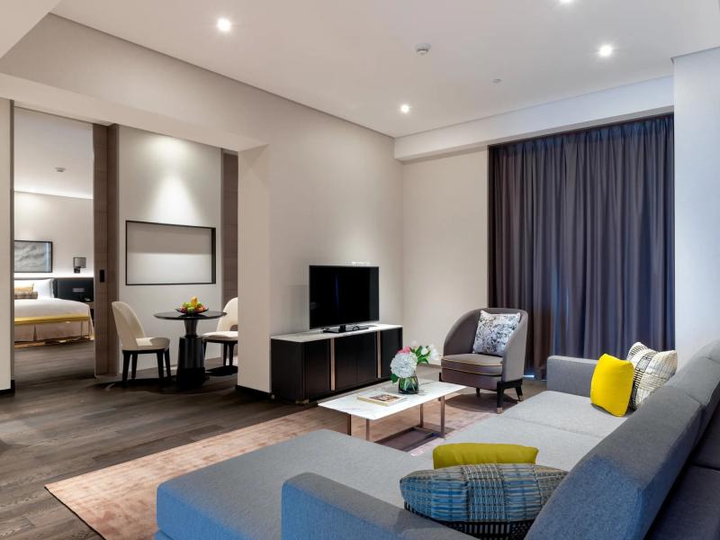 Taj Jumeirah Lakes Towers Hotel