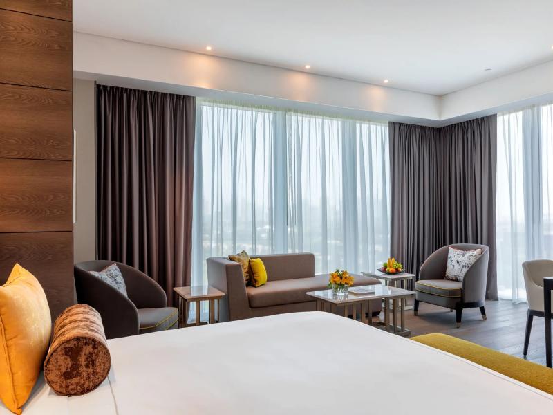 Taj Jumeirah Lakes Towers Hotel