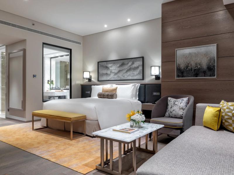 Taj Jumeirah Lakes Towers Hotel