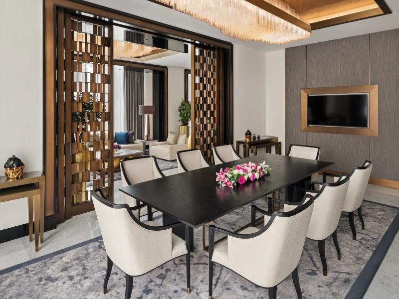 Taj Jumeirah Lakes Towers Hotel