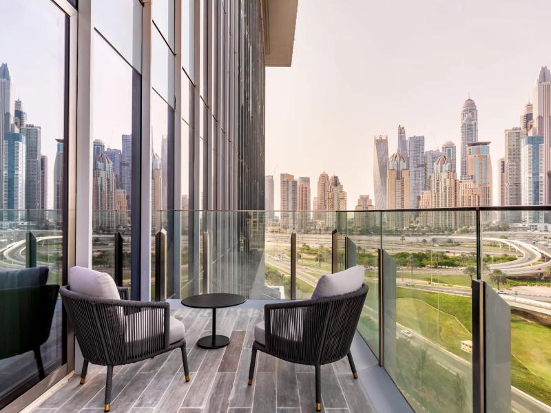 Taj Jumeirah Lakes Towers Hotel